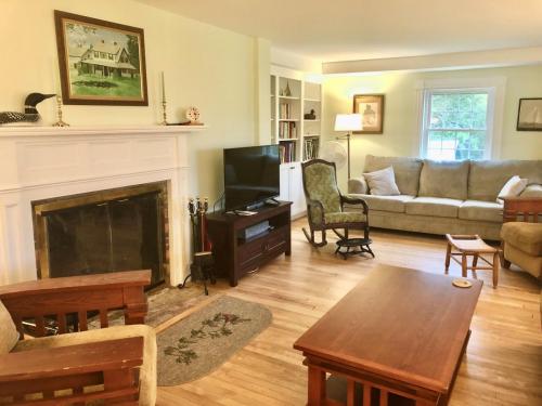maine-stay-living-room